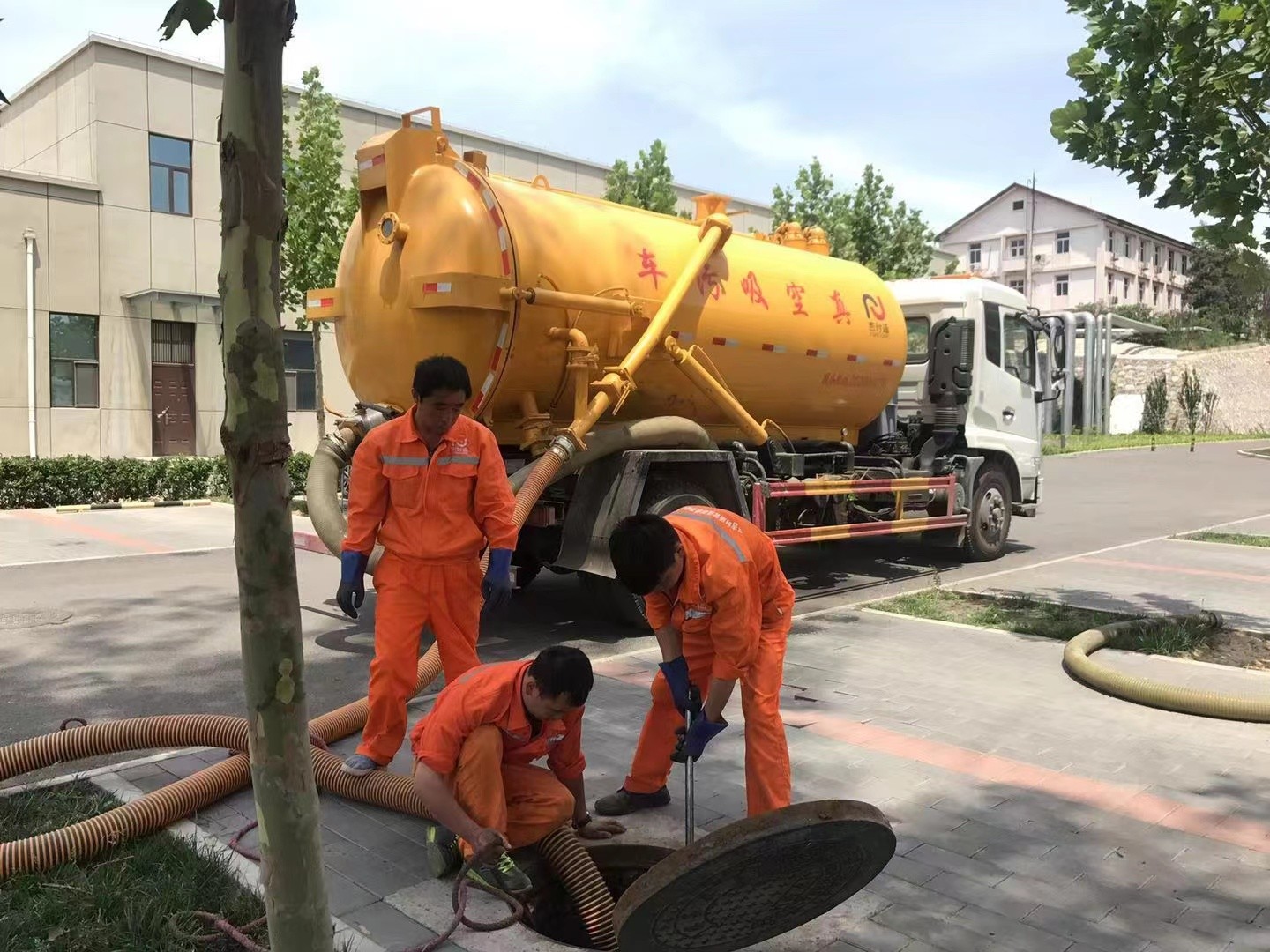 同心化粪池清理与5-8吨吸粪车施工效率分析